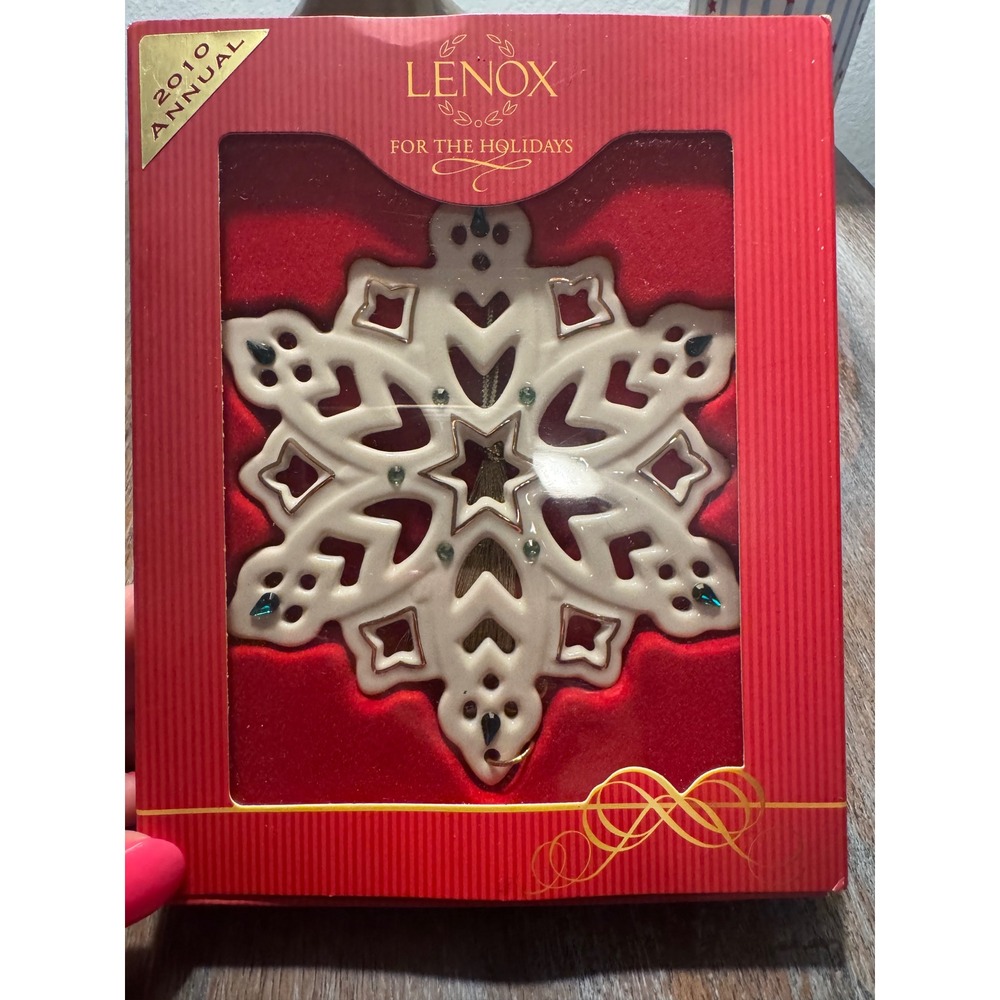 Lenox 2010 Annual Gemmed Snowflake Ornament White Ceramic Teal Gems 813072